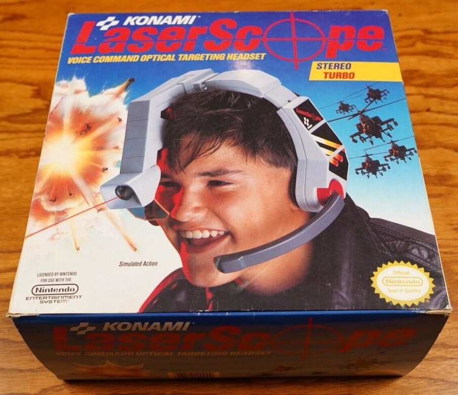 Das Konami Laserscope, ein Headset mit Sprachsteuerung für die NES-Konsole.